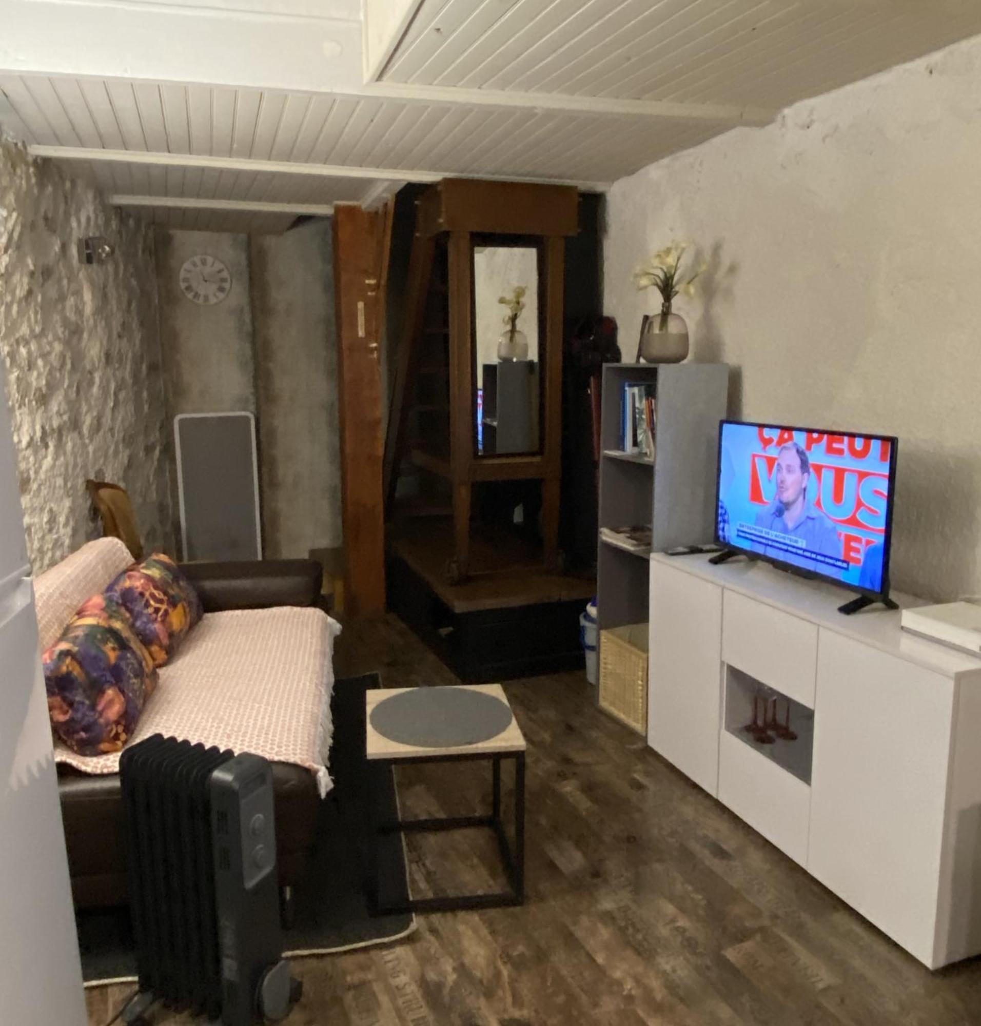 Maison De Village Atypique Saint-Genies-de-Fontedit エクステリア 写真